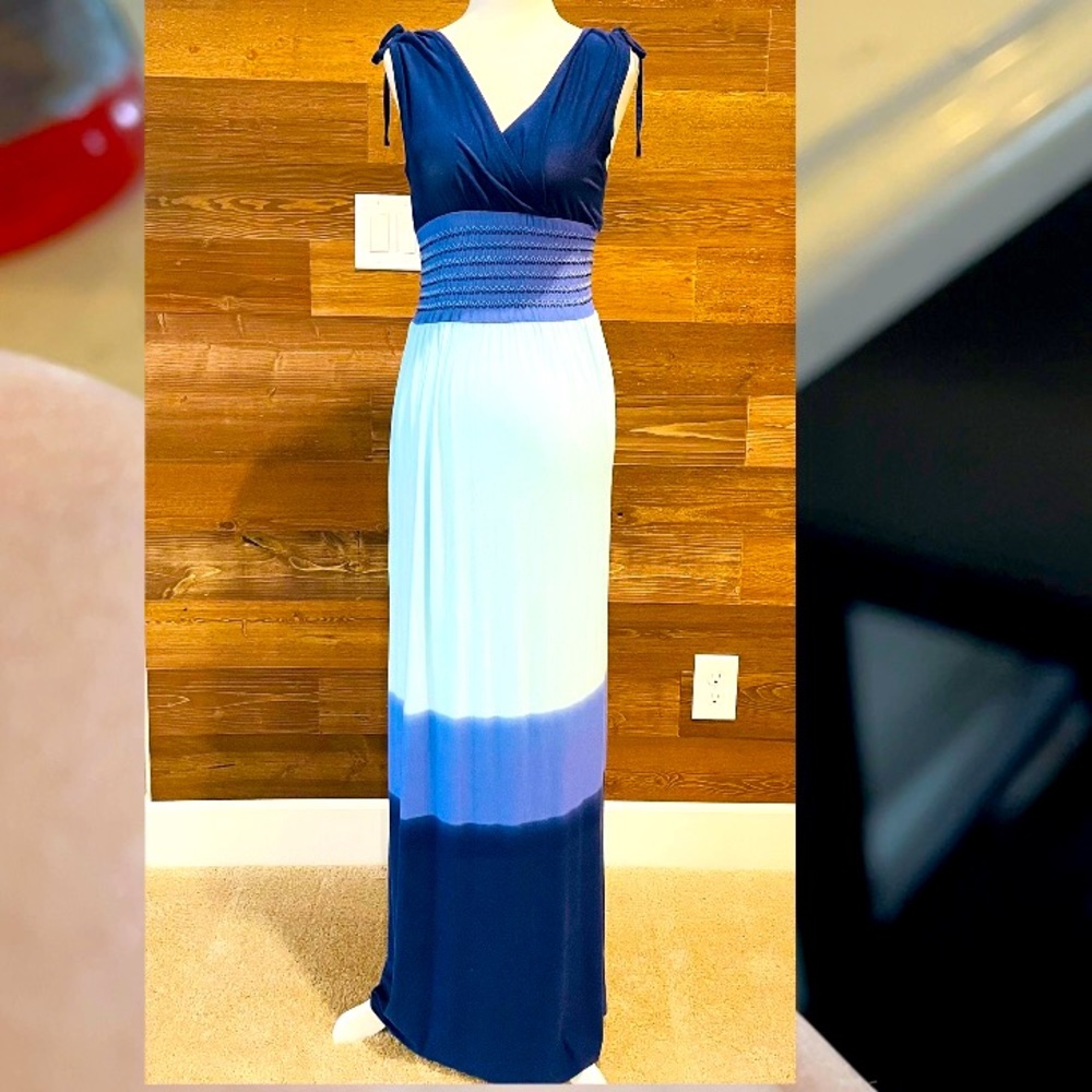 Women’s Venus XS maxi dress - only worn once!!